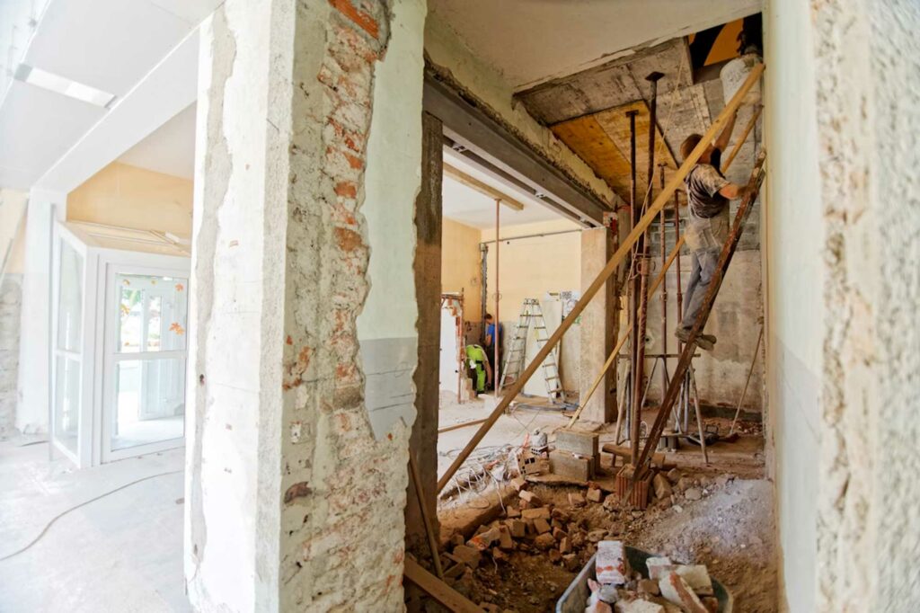 Les 10 erreurs les plus fréquentes lors d’une rénovation d’appartement : comment les éviter ?