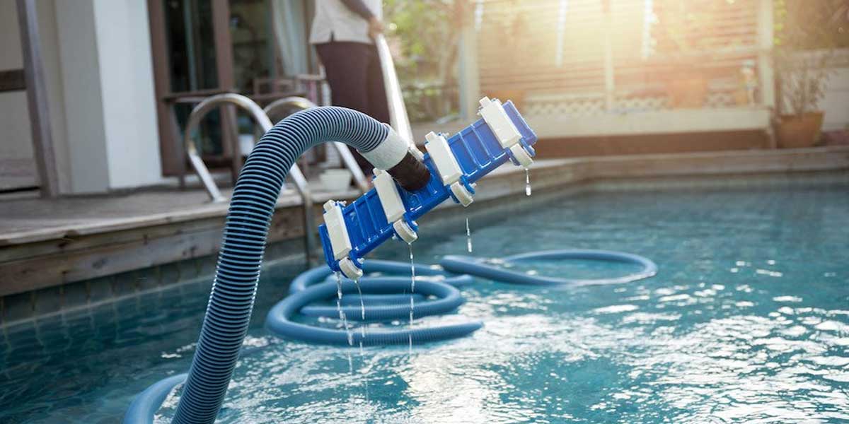 Entretien régulier et maintenance de piscine