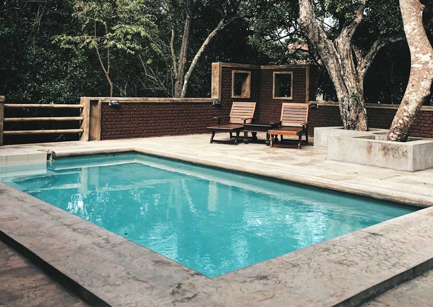 Piscine et aménagements associés