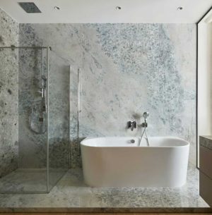 Douche à l’italienne ou baignoire : que choisir pour votre salle de bain ?